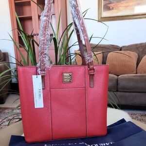 Gorgeous NWT Dooney & Bourke Small Red Leather Lexington Shopper Tote ♥️🎁💄💋